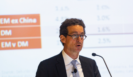 Alexis de Mones, de Ashmore, en entrevista con El Mercurio